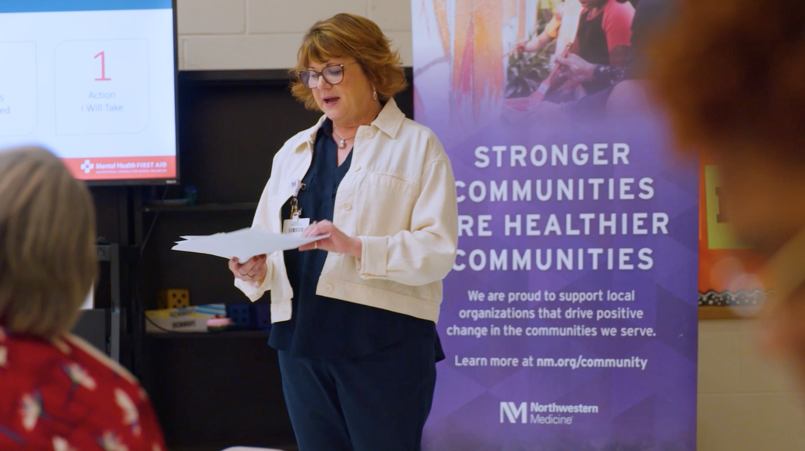 northwestern-medicine-community-health-educator-presenting-group-session