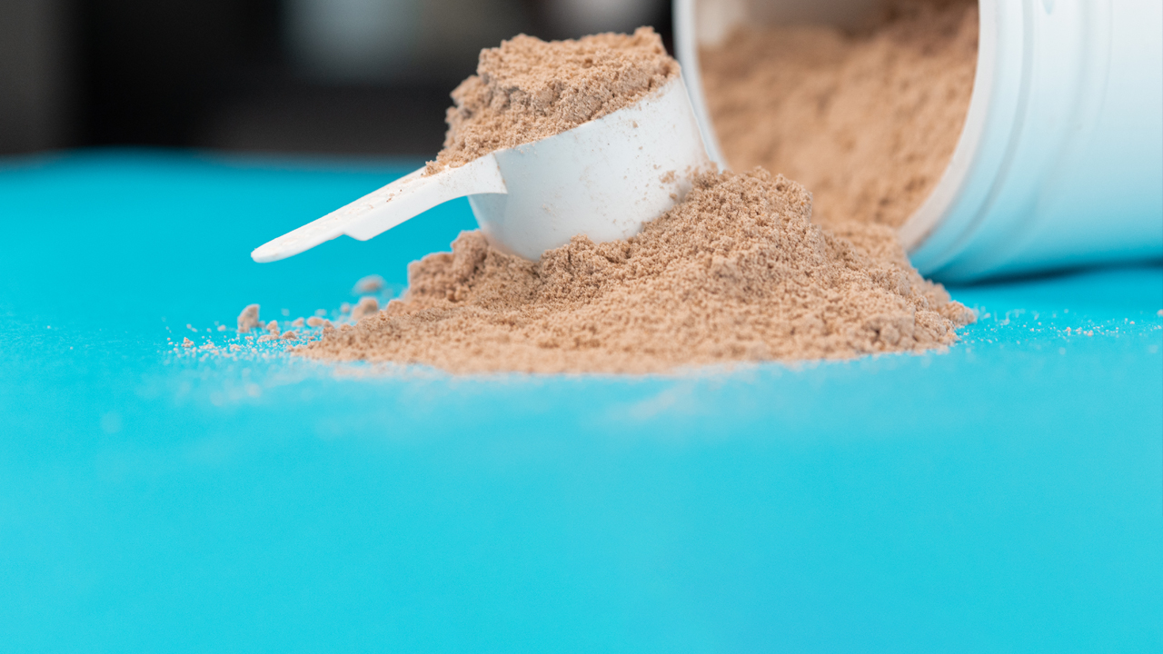 A scoop of brown powder. 