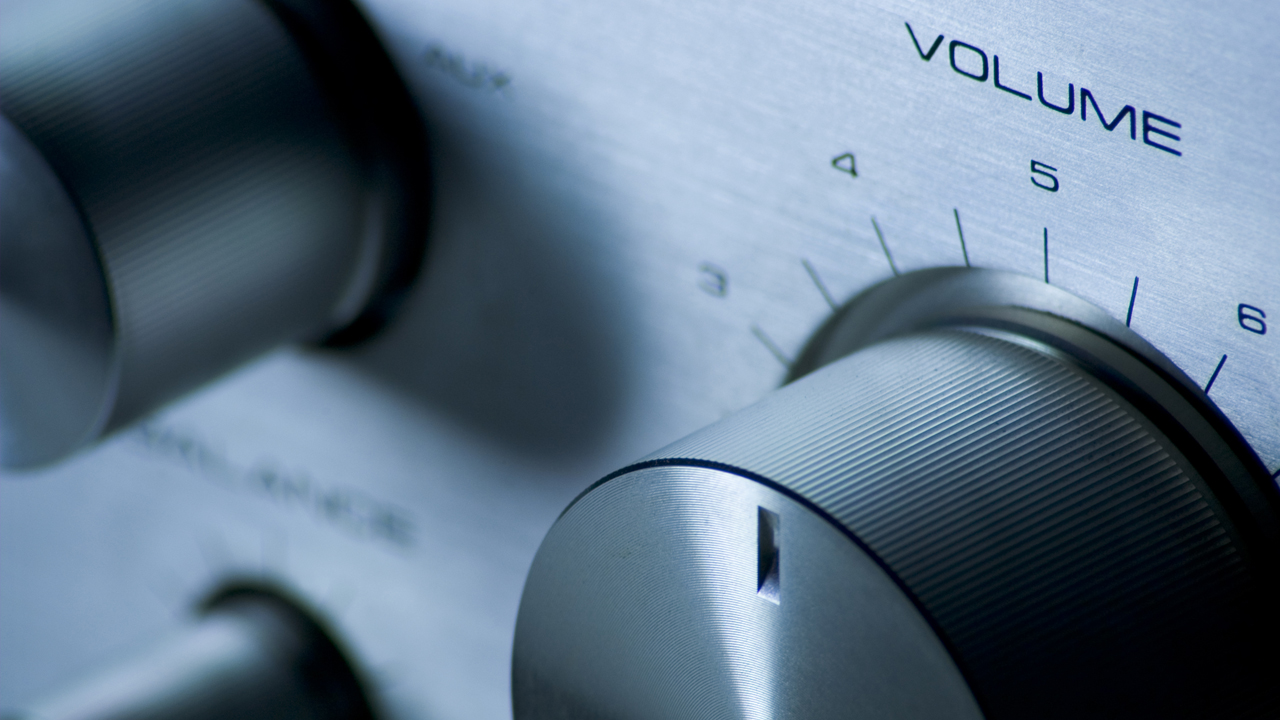 Silver volume knob on a retro stereo.