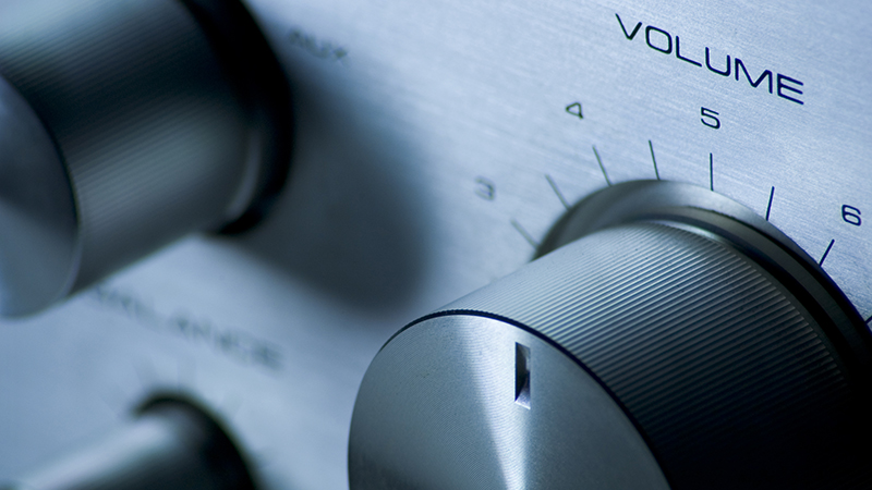 Silver volume knob on a retro stereo.