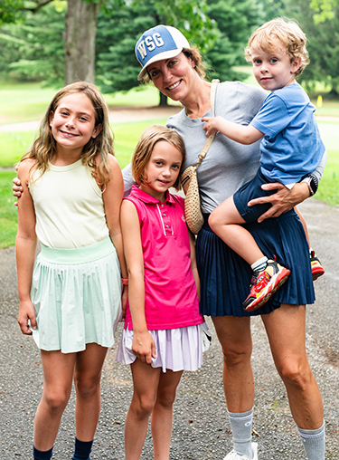 Danielle Hoeg with her 3 children.