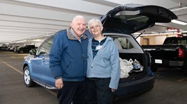 Northwestern Medicine Palos Hospital volunteers Bill and Lorraine Bonk deliver meals to homebound residents.