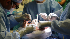 A team performing a surgery at the Northwestern Medicine Canning Thoracic Institute.