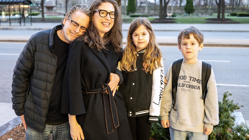 Cornelia Tischmacher with her husband and children in Chicago.